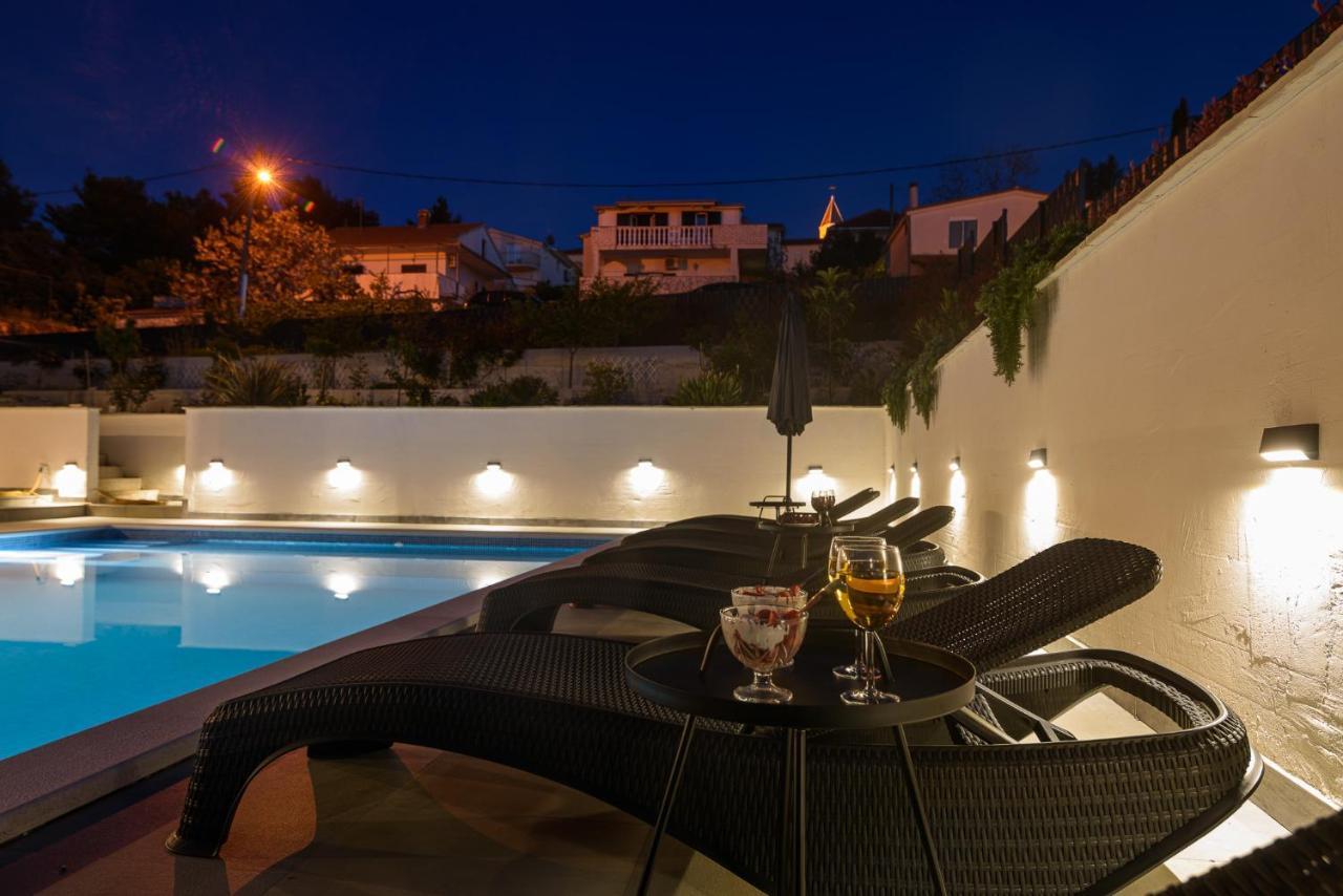 Villa Barbara & Zoran With Heated Swimming Pool Seget Vranjica Esterno foto