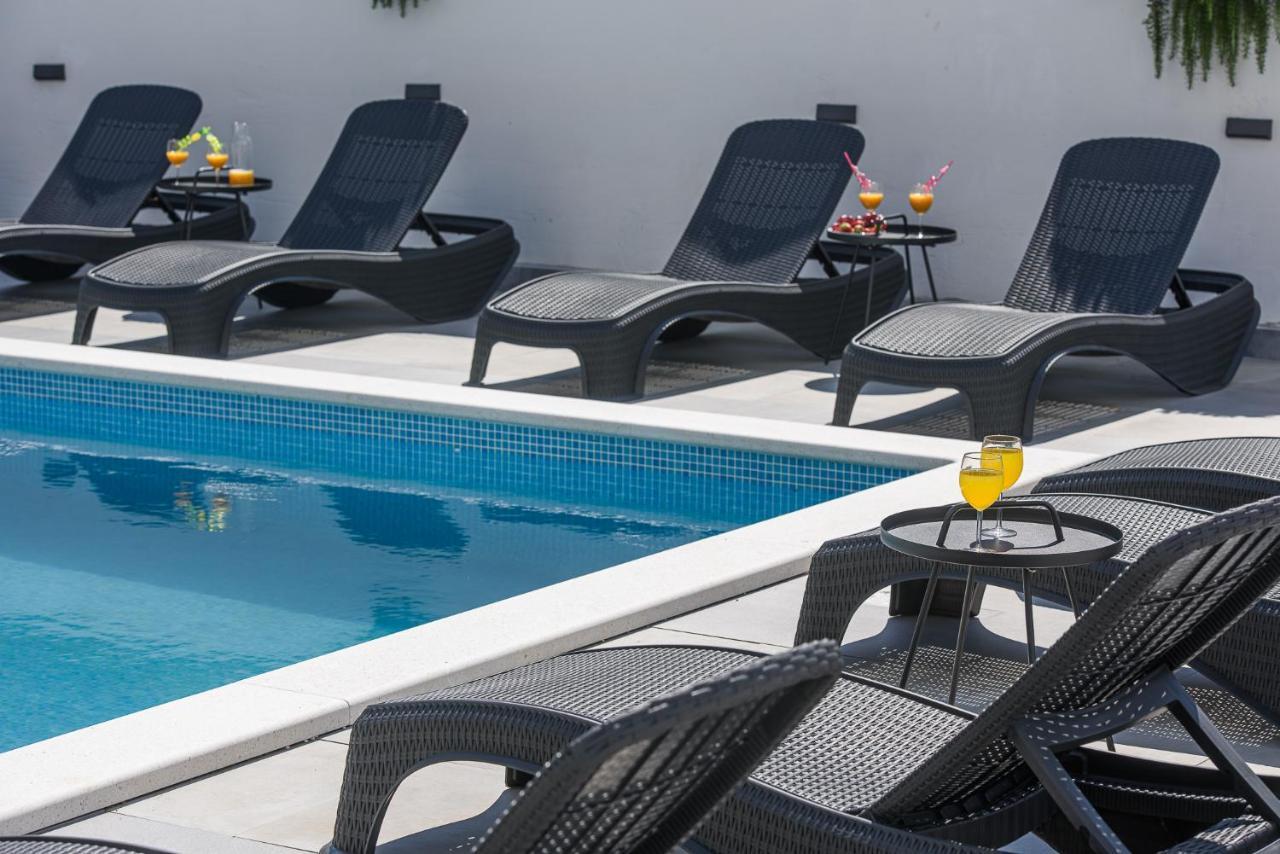 Villa Barbara & Zoran With Heated Swimming Pool Seget Vranjica Esterno foto